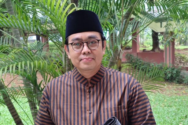 Guru Besar UIN Syarif Hidayatullah Jakarta, Ahmad Tholabi Kharlie