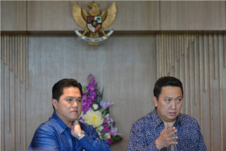 Menteri BUMN Erick Thohir dan Presdir Adaro Boy Thohir